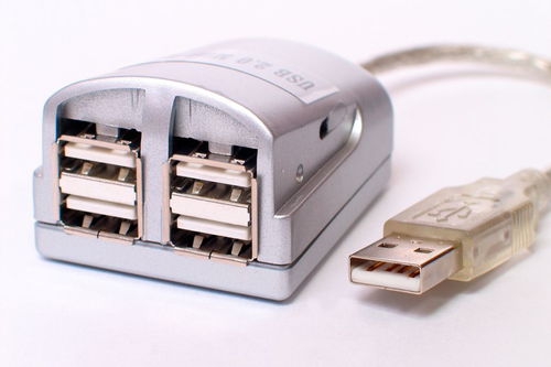 電腦硬盤數(shù)據線 電源線與數(shù)據線的區(qū)分方法